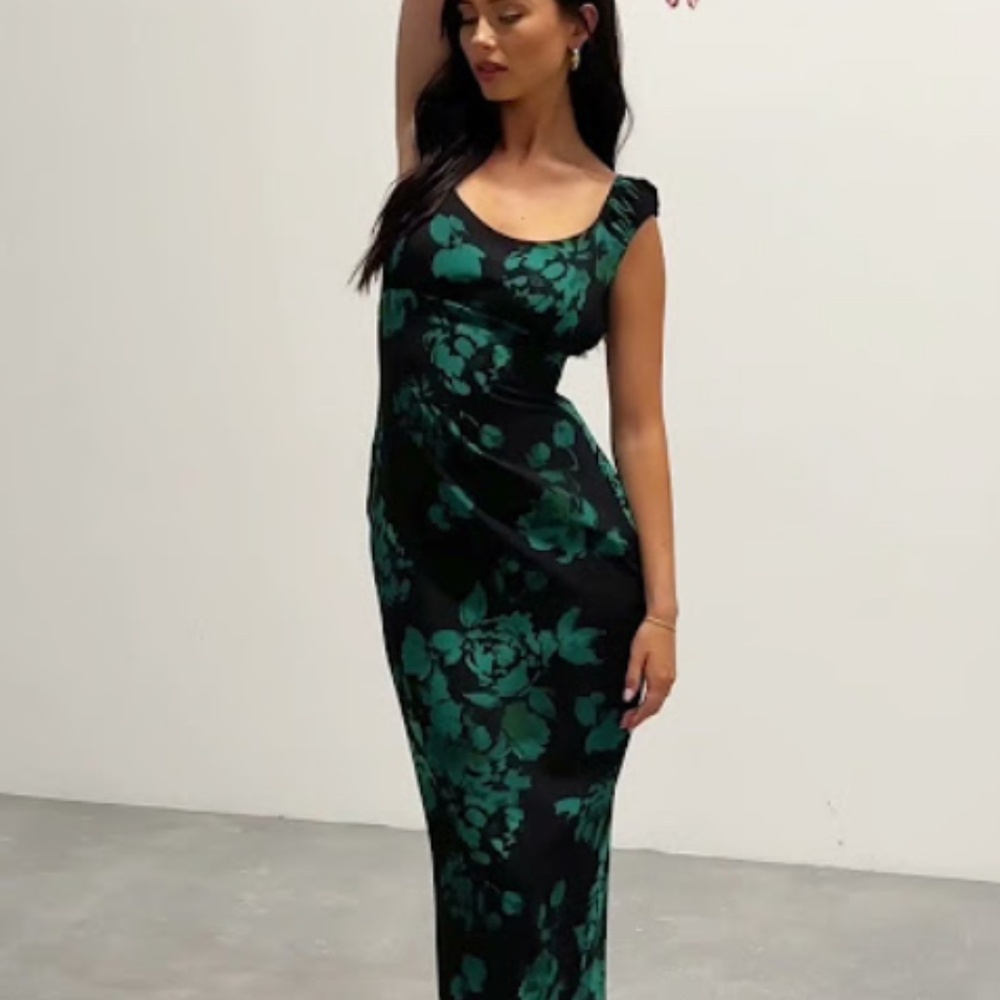 NWT VICI Black and Emerald Floral Dress